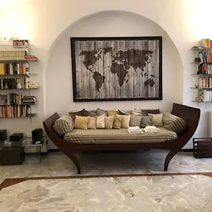 Elly's Loft Apartment